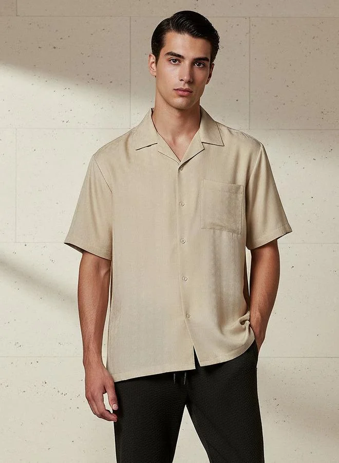 سبلاش فيڤ Men Regular Fit Camp Collar Textured Short Sleeves Resort Shirt